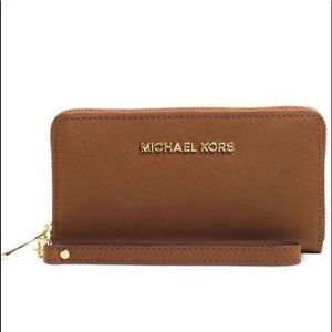 Flash SALE 💰 Michael Kors Travel wallet✨